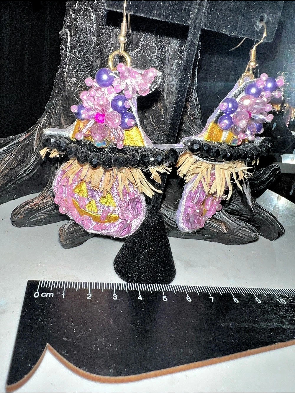 SPOOKY HALLOWEEN PUMPKIN Beaded Floral Drop hook Earrings Light Purple & Black 🎃